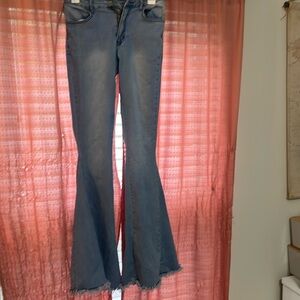 Women’s small bell bottom jeans! Adorable for spring!